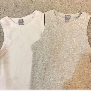 Tilly’s white and grey pack of 2 tanks